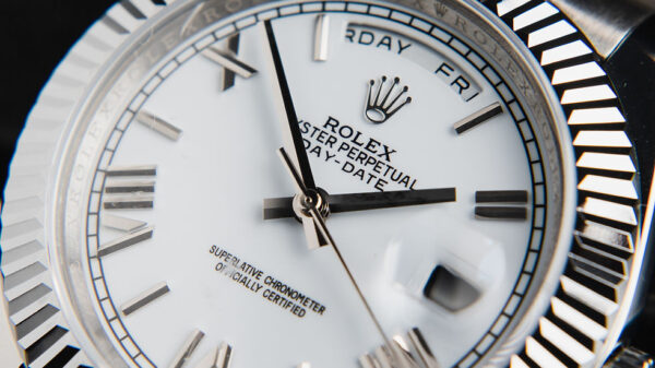 Rolex Day-Date 40mm Aço, Mostrador Branco Luneta Canelada Pulseira President - Image 6