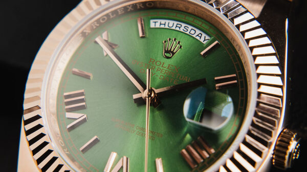 Rolex Day-Date 40mm Everose Mostrador Verde, Luneta Canelada, Pulseira President - Image 7