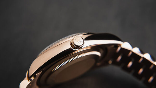 Rolex Day-Date 40mm Everose Mostrador Verde, Luneta Canelada, Pulseira President - Image 6