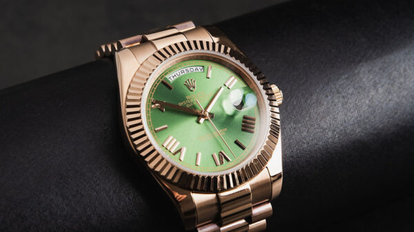 Rolex Day-Date 40mm Everose Mostrador Verde, Luneta Canelada, Pulseira President - Image 5