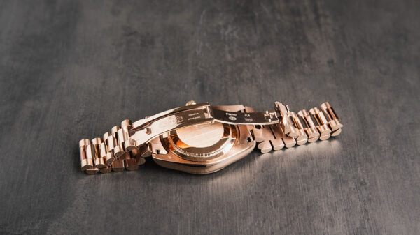 Rolex Day-Date 40mm Everose Mostrador Verde, Luneta Canelada, Pulseira President - Image 3