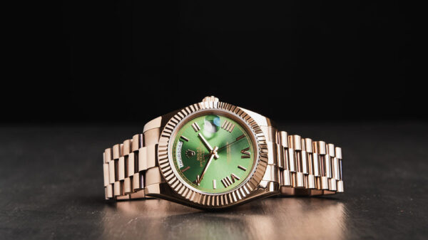 Rolex Day-Date 40mm Everose Mostrador Verde, Luneta Canelada, Pulseira President - Image 9