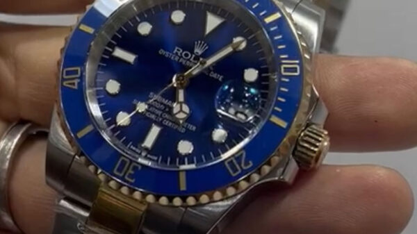 Rolex Submariner Date 41mm Aço/Dourado Mostrador Azul Luneta Azul Puls. Oyster - Image 3