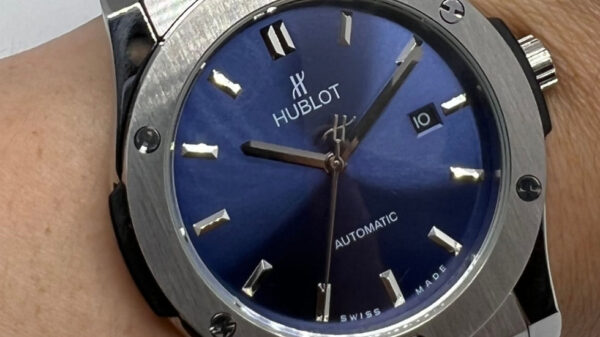 Hublot Classic Fusion 45mm Aço Mostrador Azul Bisel Aço Pulseira Borracha/Couro - Image 3