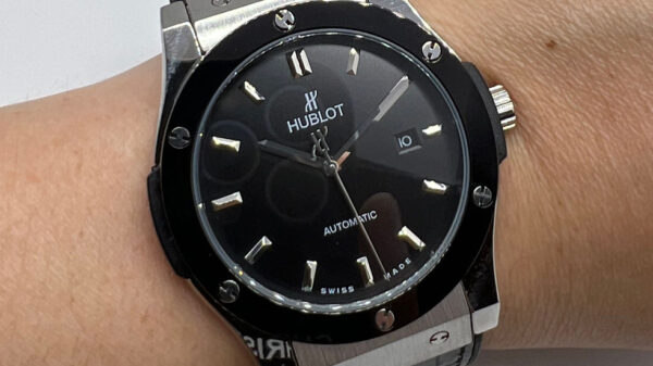 Hublot Classic Fusion 45mm Aço Mostrador Preto Bisel Aço Pulseira Borracha/Couro - Image 5