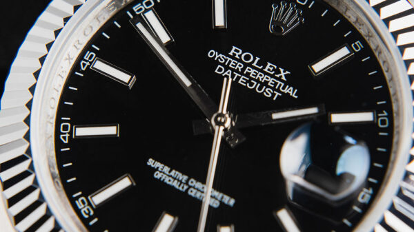 Rolex Datejust 41/36mm Aço Mostrador Preto, Luneta Canelada Pulseira Jubilee - Image 4