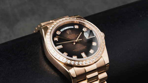 Rolex Day-Date 36mm Rosé Mostrador Marrom, Luneta Cravejada, Pulseira President - Image 6