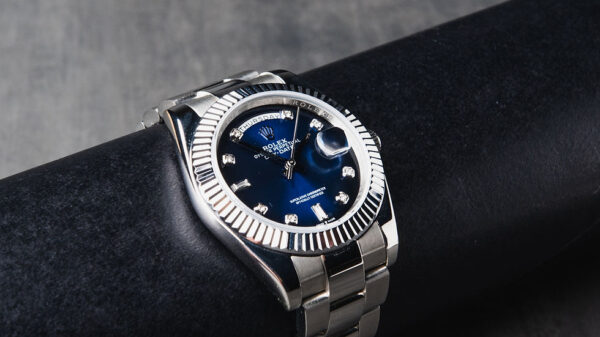 Rolex Day-Date 40mm Aço Mostrador Azul Luneta Canelada Pulseira Oyster