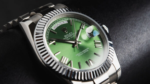 Rolex Day-Date 40mm Aço, Mostrador Verde Luneta Canelada Pulseira President