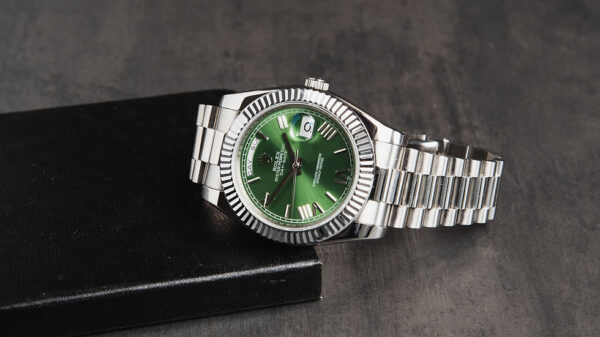 Rolex Day-Date 40mm Aço, Mostrador Verde Luneta Canelada Pulseira President - Image 4