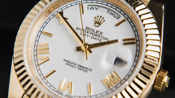 Rolex Day-Date 40mm Dourado, Mostrador Branco Luneta Canelada Pulseira President - Image 8