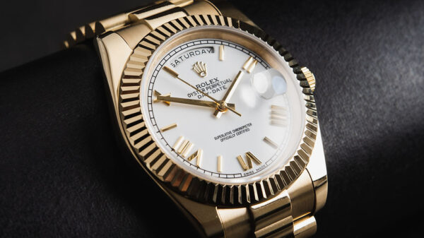 Rolex Day-Date 40mm Dourado, Mostrador Branco Luneta Canelada Pulseira President