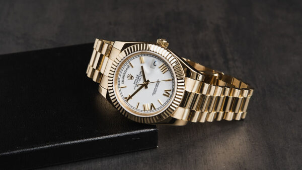 Rolex Day-Date 40mm Dourado, Mostrador Branco Luneta Canelada Pulseira President - Image 2