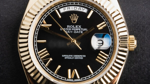 Rolex Day-Date 40mm Dourado, Mostrador Preto Luneta Canelada Pulseira President - Image 4