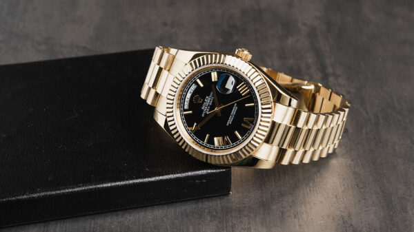 Rolex Day-Date 40mm Dourado, Mostrador Preto Luneta Canelada Pulseira President - Image 2