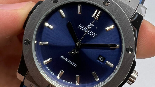 Hublot Classic Fusion 45mm Aço Mostrador Azul Bisel Aço Pulseira Borracha/Couro