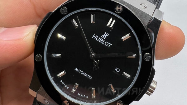 Hublot Classic Fusion 45mm Aço Mostrador Preto Bisel Aço Pulseira Borracha/Couro