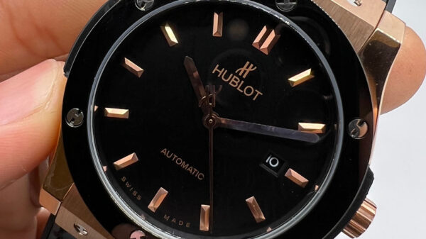 Hublot Classic Fusion 45mm Rosé Mostrador Preto Bisel Preto Puls. Borracha/Couro