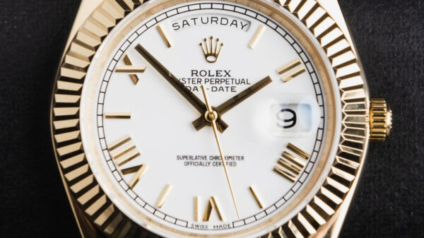 Rolex Day-Date 40mm Dourado, Mostrador Branco Luneta Canelada Pulseira President - Image 7