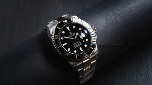 Rolex Sea-Dweller 43mm Aço/Dourado Mostrador Preto Luneta Preta Puls. Oyster