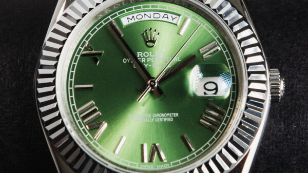 Rolex Day-Date 40mm Aço, Mostrador Verde Luneta Canelada Pulseira President - Image 8